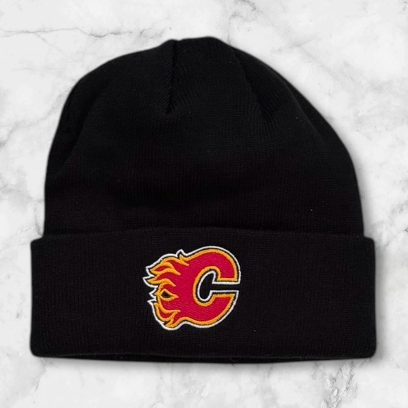 ✨HOST PICK✨🆕Adult | Calgary Flames NHL Black Beanie - Picture 3 of 11